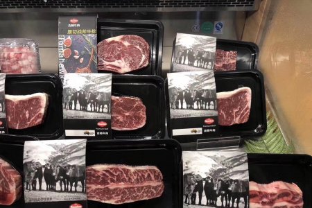 Beef packaging in trays