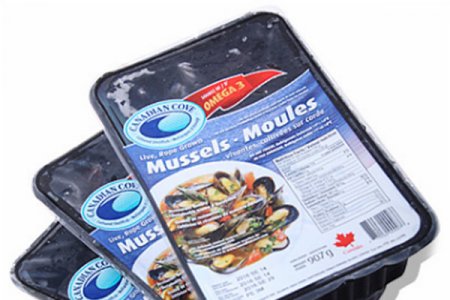frozen mussels in vacuum tray packing