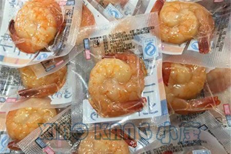 cooked shrimp vacuum packaging in roll stock machine